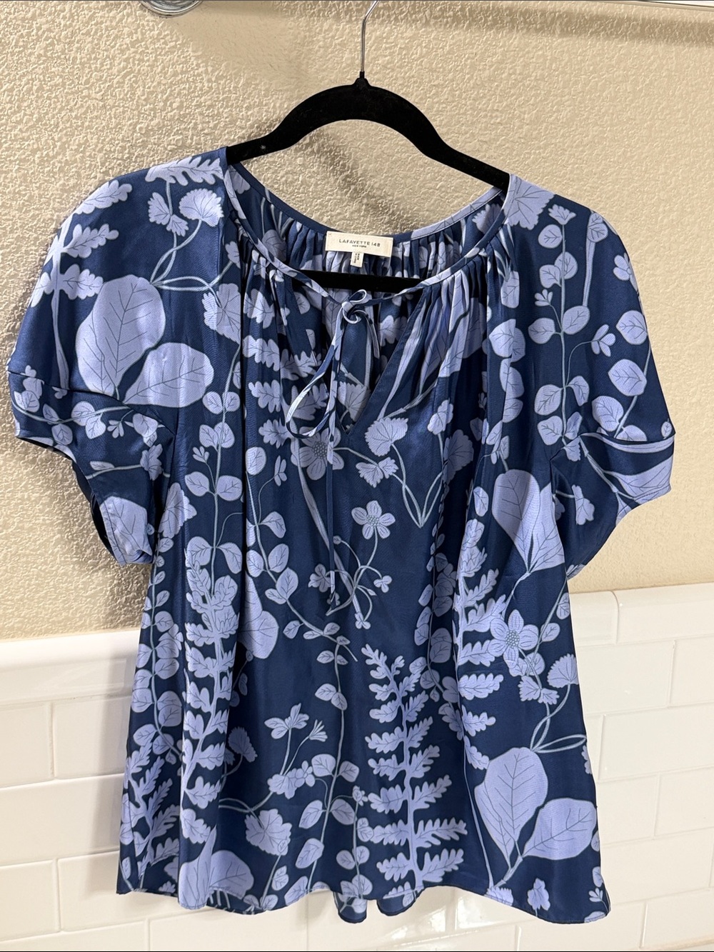 Lafayette 148 NY 100% silk Blouse . Excellent condition .